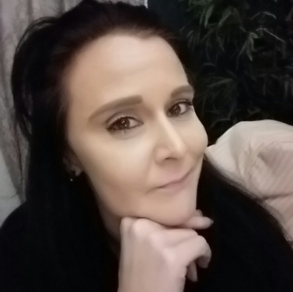 Meet your Posher, Jennifer - Picture 2 of 3